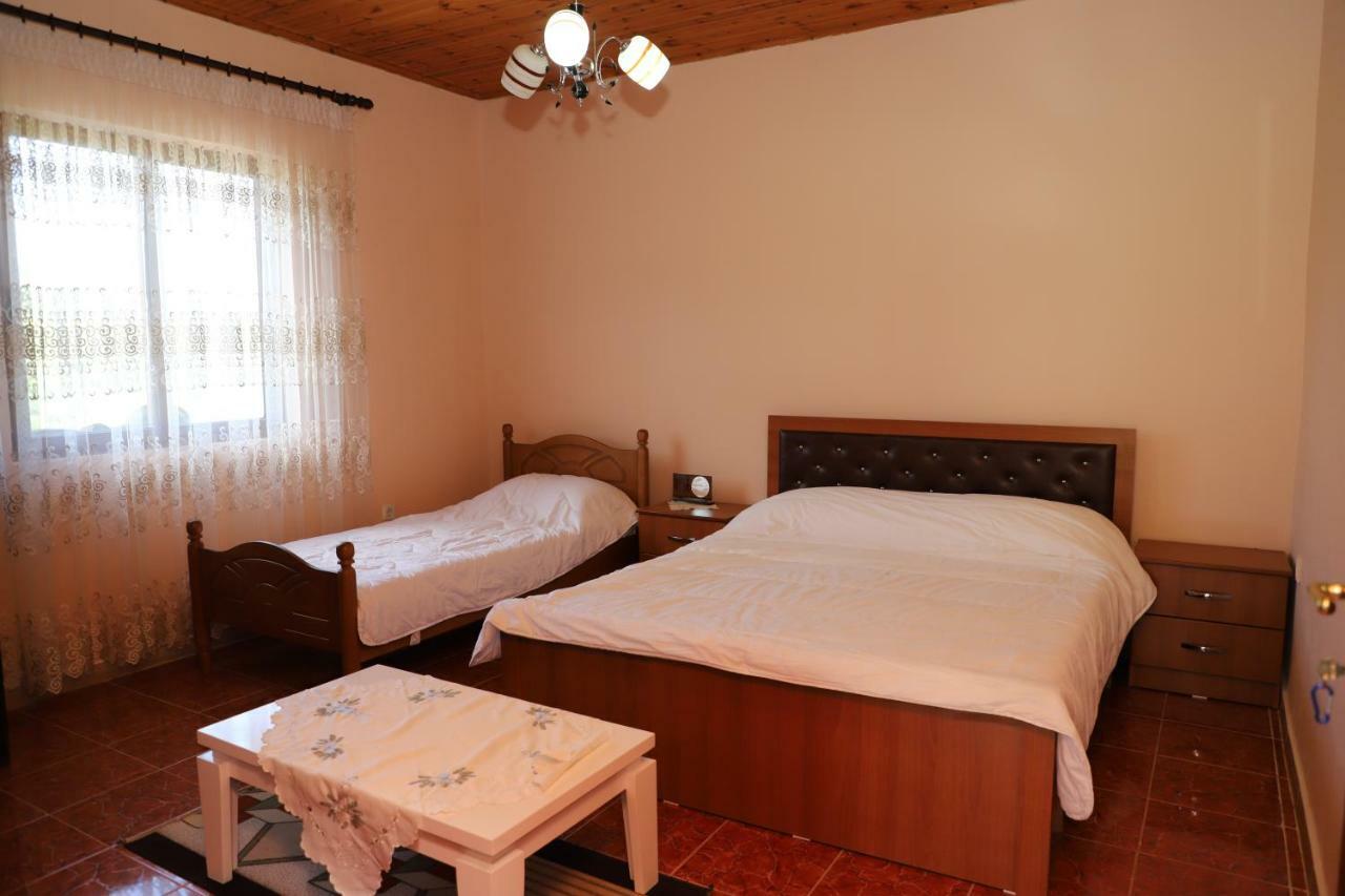 Guest House Pashollari Берат Екстер'єр фото