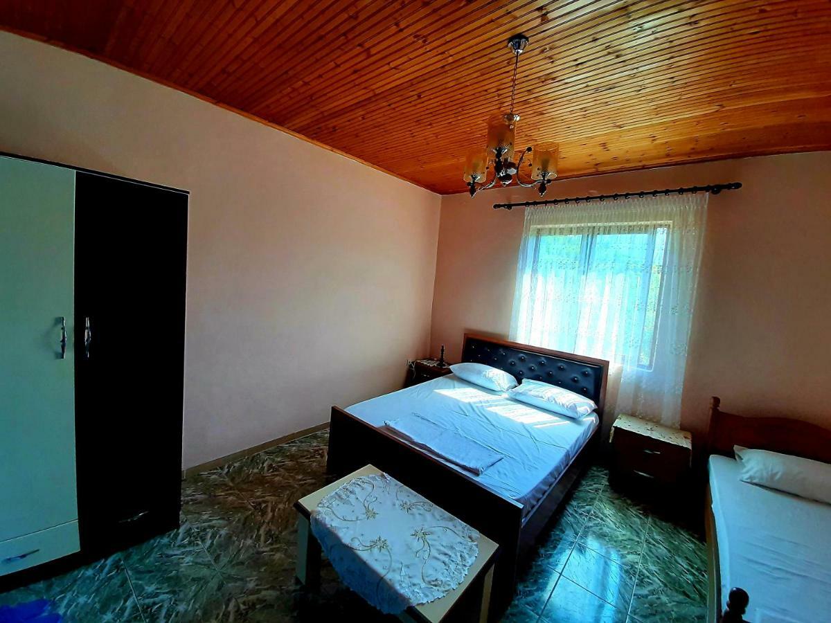 Guest House Pashollari Берат Екстер'єр фото