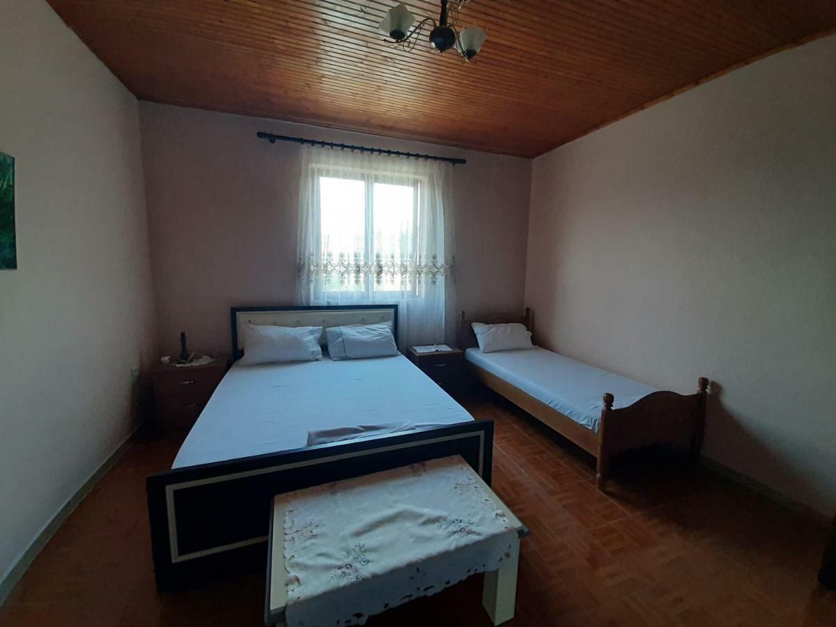 Guest House Pashollari Берат Екстер'єр фото